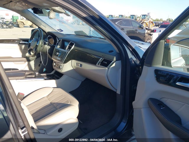 4JGDF6EE1FA568232 Mercedes-Benz 2015