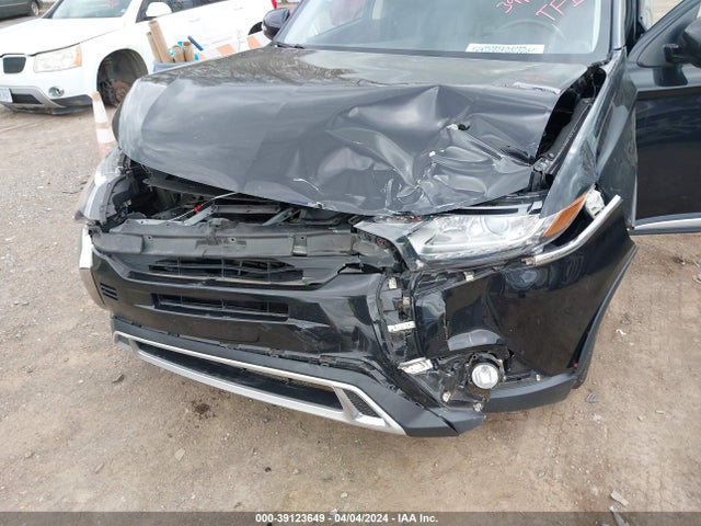 JA4AD3A31KZ015862 Mitsubishi Outlander Se