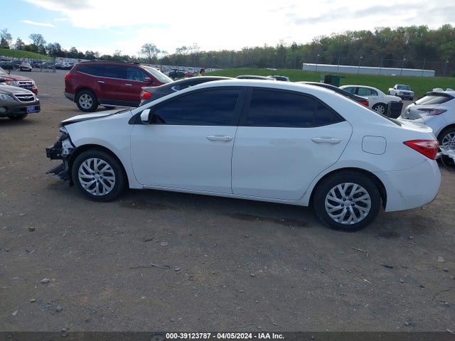 Toyota COROLLA LE 2018 5YFBURHE2JP820654 Image 15
