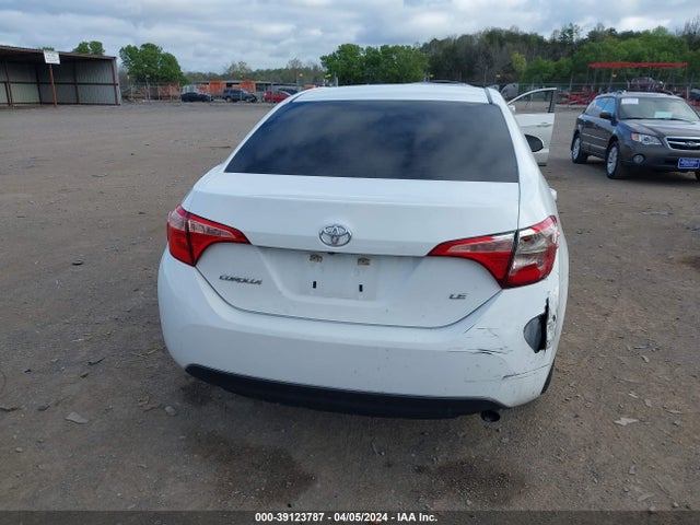 Toyota COROLLA LE 2018 5YFBURHE2JP820654 Image 17