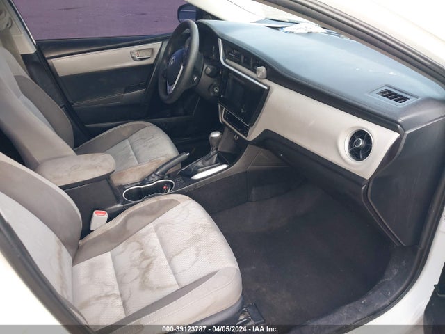 Toyota COROLLA LE 2018 5YFBURHE2JP820654 Image 5