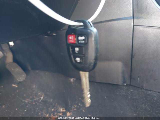 Toyota COROLLA LE 2018 2T1BURHE9JC071870 Image 11