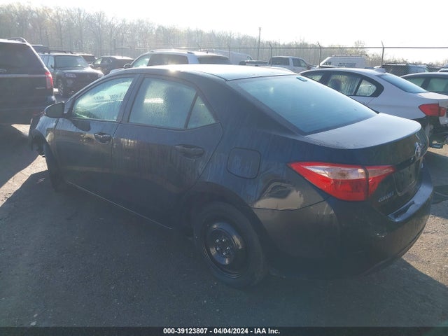 Toyota COROLLA LE 2018 2T1BURHE9JC071870 Image 3