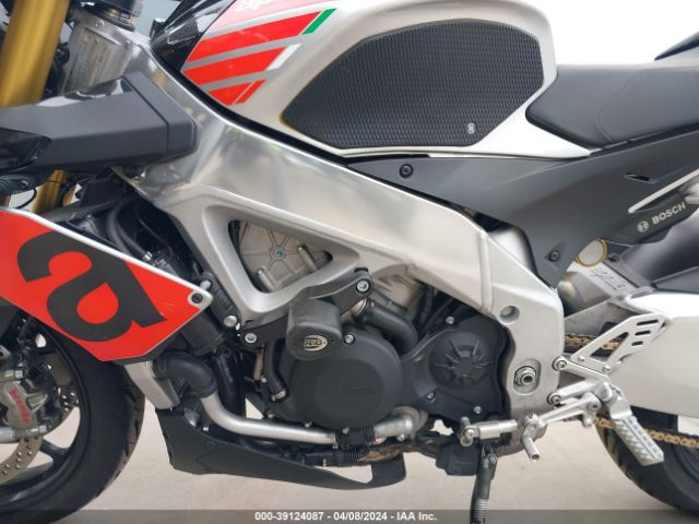 2017 APRILIA TUONO ZD4KGU009HS000322 Photo 8