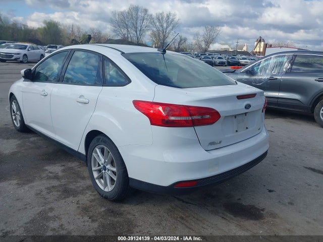 Ford FOCUS SE 2017 1FADP3F25HL277038 Image 3