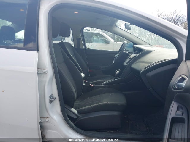 Ford FOCUS SE 2017 1FADP3F25HL277038 Image 5