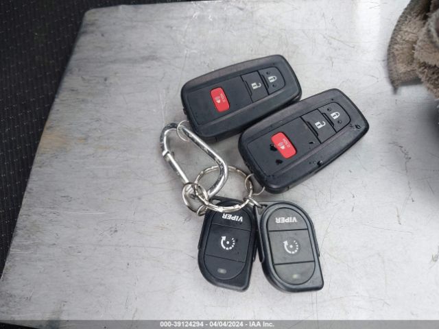 JTNKHMBX2K1033853 Toyota C-HR XLE