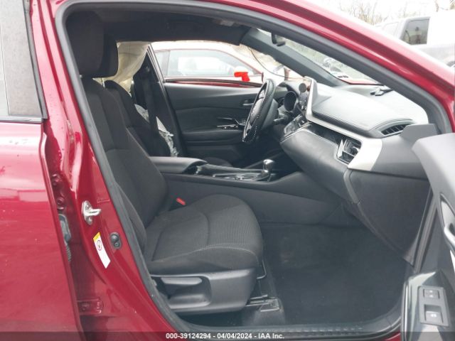 JTNKHMBX2K1033853 Toyota C-HR XLE