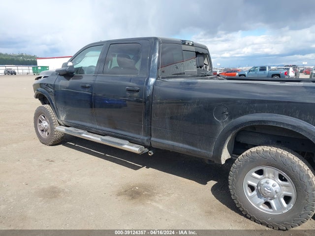 3C6UR5JLXJG106618 RAM 2500 Big Horn  4x4 8' Box