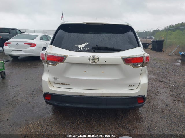 Toyota Highlander Xle V6 2015 5TDKKRFHXFS090977 Image 16