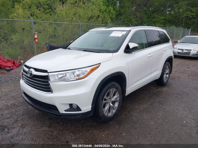 Toyota Highlander Xle V6 2015 5TDKKRFHXFS090977 Image 2