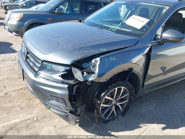 3VV2B7AX4KM181726 Volkswagen Tiguan 2.0t Se/2.0t Sel/2.0t Sel R-line/2.0t Sel R-line Black
