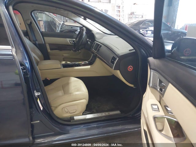 2013 JAGUAR XF SAJWJ0EF7D8S72834 Photo 4