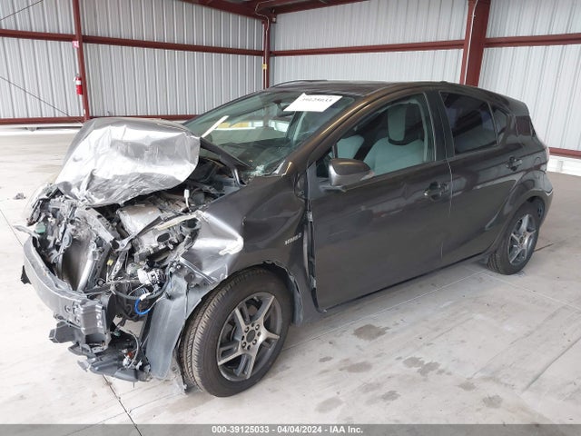 Toyota Prius C One 2015 JTDKDTB35F1106906 Image 2
