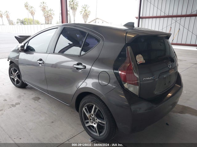 Toyota Prius C One 2015 JTDKDTB35F1106906 Image 3