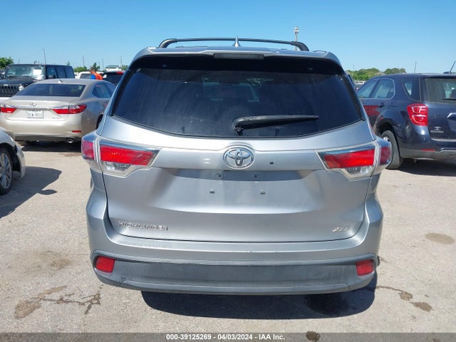 Toyota Highlander Xle V6 2015 5TDKKRFH6FS052016 Image 16