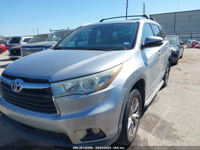 Toyota Highlander Xle V6 2015 5TDKKRFH6FS052016 Image 2
