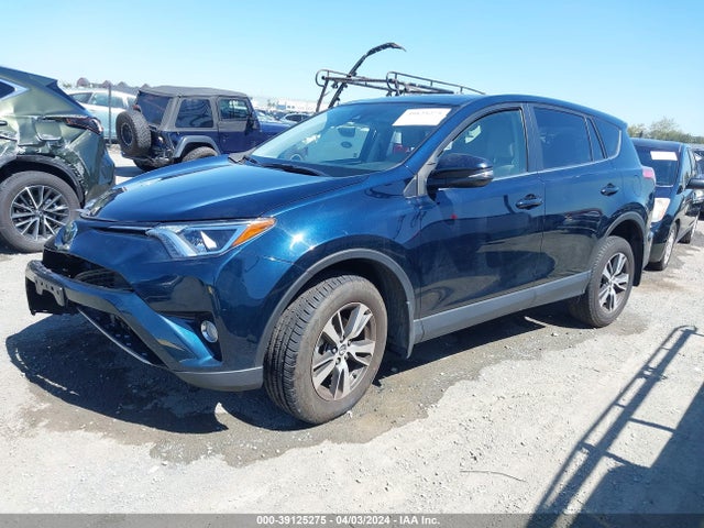 Toyota Rav4 Xle 2018 JTMWFREV7JD130773 Image 2