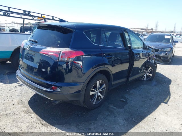 Toyota Rav4 Xle 2018 JTMWFREV7JD130773 Image 4