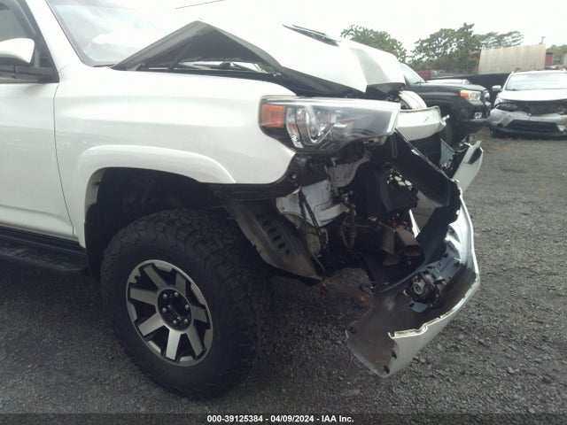 Toyota 4runner Trd Off Road 2018 JTEBU5JR0J5574136 Image 19