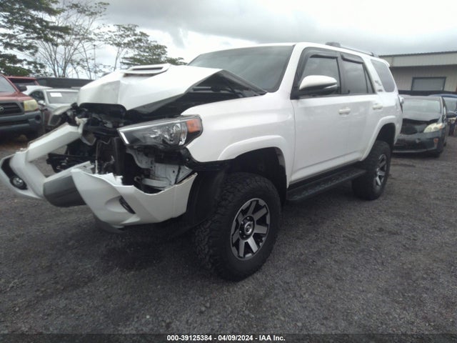 Toyota 4runner Trd Off Road 2018 JTEBU5JR0J5574136 Image 2
