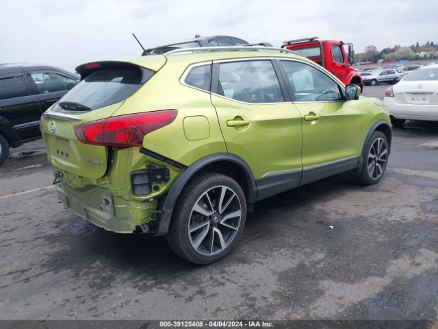 JN1BJ1CR1HW112565 Nissan Rogue Sport Sl