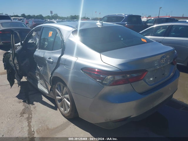 Toyota CAMRY LE 2022 4T1C11AK9NU648075 Image 3