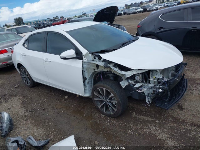 Toyota COROLLA SE 2018 5YFBURHE9JP763420 Image 1