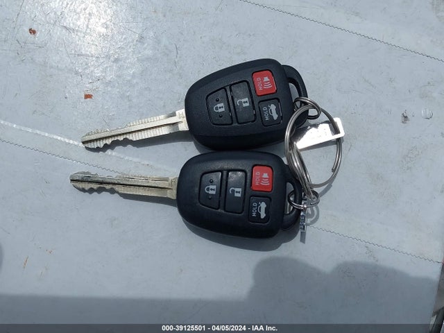 Toyota COROLLA SE 2018 5YFBURHE9JP763420 Image 11