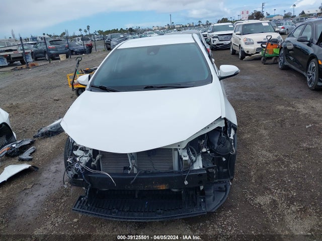 Toyota COROLLA SE 2018 5YFBURHE9JP763420 Image 13