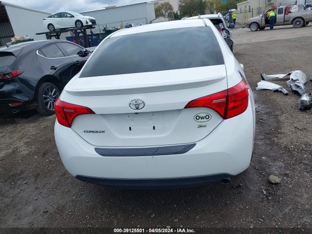 Toyota COROLLA SE 2018 5YFBURHE9JP763420 Image 17