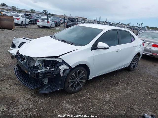 Toyota COROLLA SE 2018 5YFBURHE9JP763420 Image 2