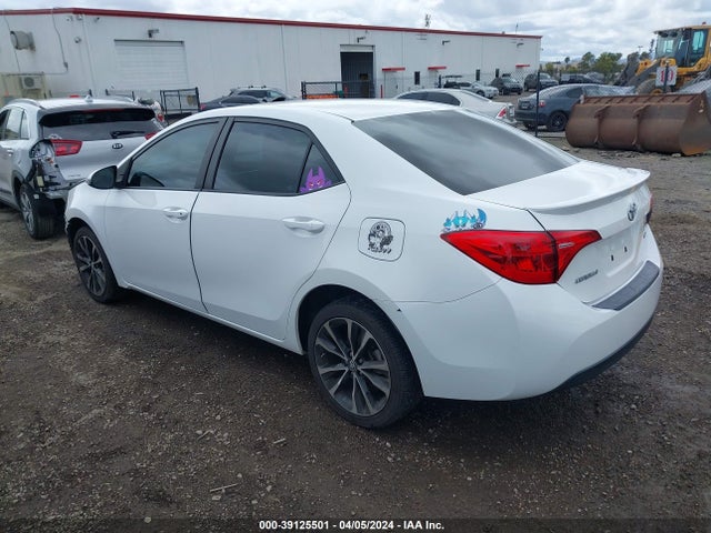 Toyota COROLLA SE 2018 5YFBURHE9JP763420 Image 3