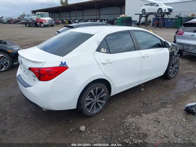 Toyota COROLLA SE 2018 5YFBURHE9JP763420 Image 4