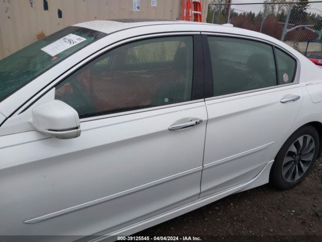 JHMCR6F72HC005851 Honda Accord Hybrid Touring