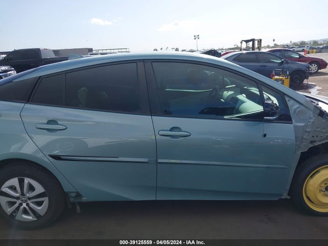 Toyota Prius Four 2017 JTDKARFU9H3054427 Image 14