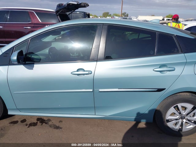 Toyota Prius Four 2017 JTDKARFU9H3054427 Image 15