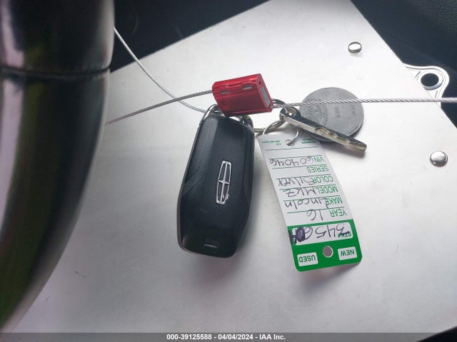 Lincoln MKZ 2016 3LN6L2G98GR604046 Image 11