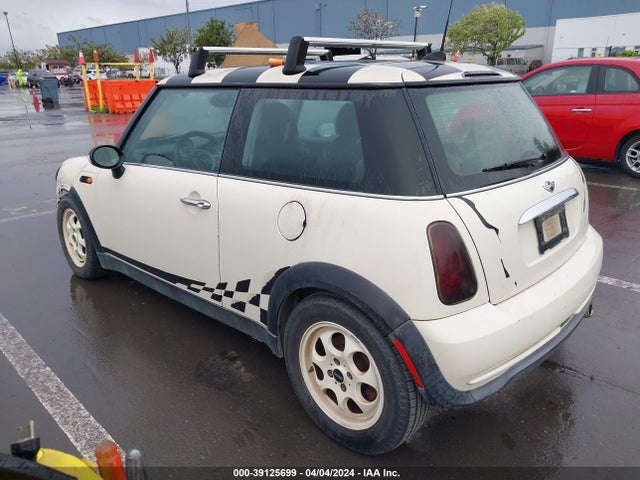 2005 MINI COOPER WMWRC335X5TJ70179 Photo 2