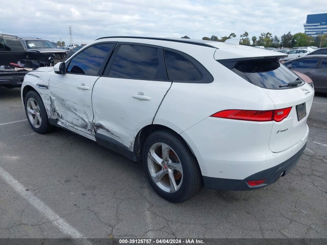 2018 JAGUAR F-PACE SADCJ2GX0JA203866 Photo 2