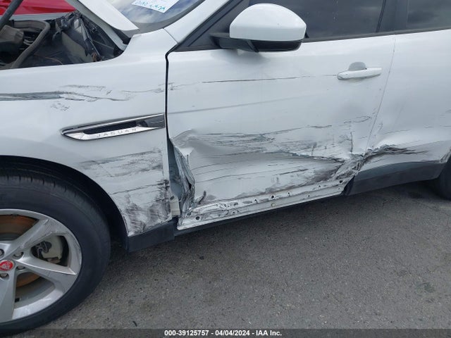 2018 JAGUAR F-PACE SADCJ2GX0JA203866 Photo 5