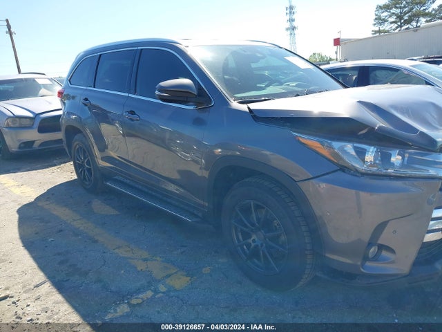 Toyota Highlander Limited Platinum 2018 5TDYZRFH5JS237656 Image 13