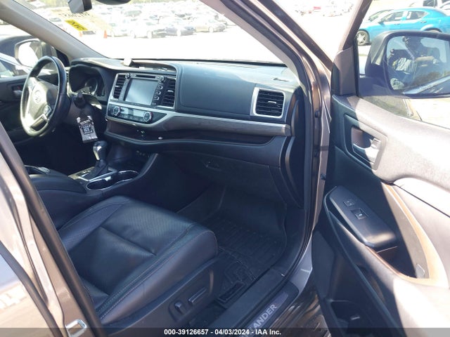 Toyota Highlander Limited Platinum 2018 5TDYZRFH5JS237656 Image 5