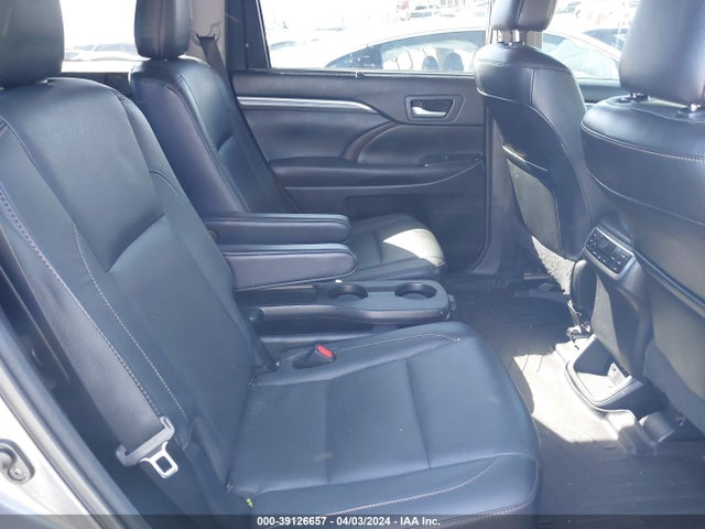Toyota Highlander Limited Platinum 2018 5TDYZRFH5JS237656 Image 8