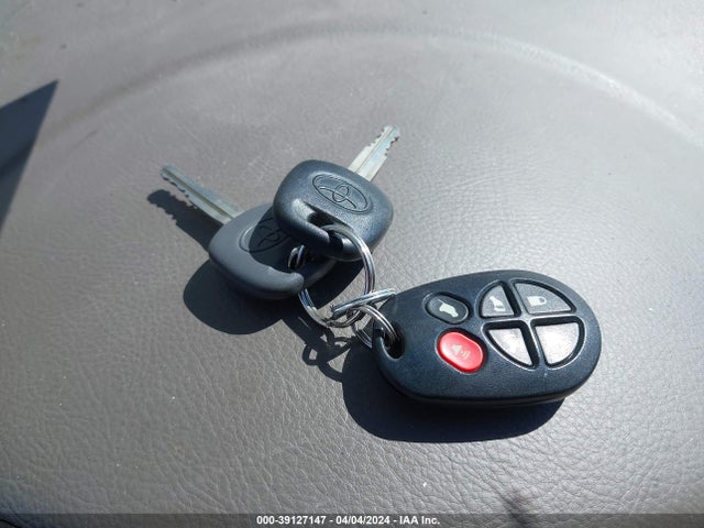 Auction sale of the 2004 Toyota Sienna Xle Limited, vin: 5TDBA22C34S009173, lot number: 39127147