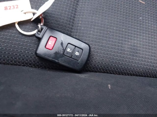 2T3RFREV3JW705032 Toyota Rav4 Xle