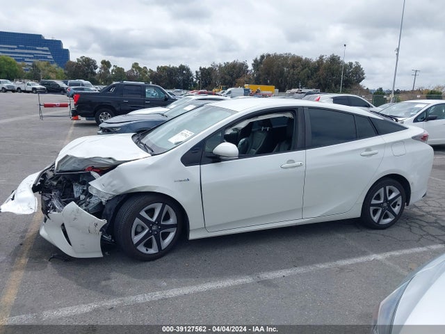 Toyota Prius Three Touring 2018 JTDKARFU8J3064193 Image 13