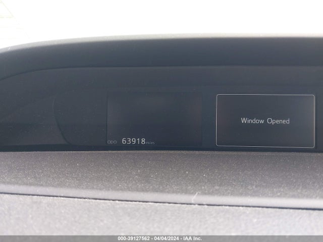 Toyota Prius Three Touring 2018 JTDKARFU8J3064193 Image 14