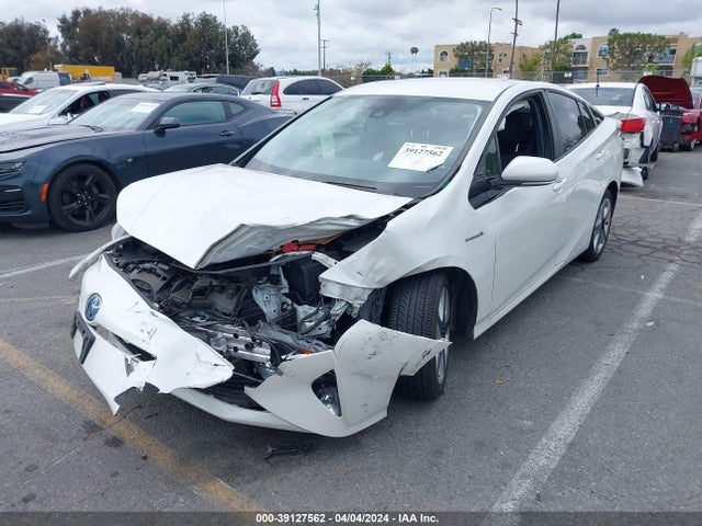 Toyota Prius Three Touring 2018 JTDKARFU8J3064193 Image 2