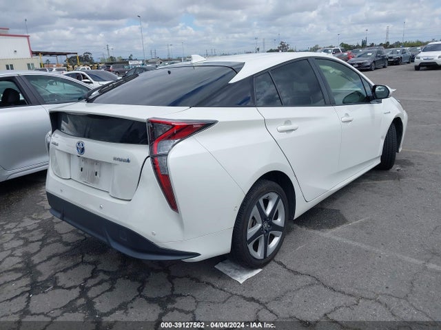 Toyota Prius Three Touring 2018 JTDKARFU8J3064193 Image 4